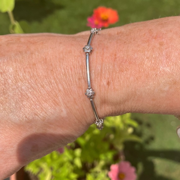 10 Kt White Gold Diamond Bracelet. - Picture 3 of 9